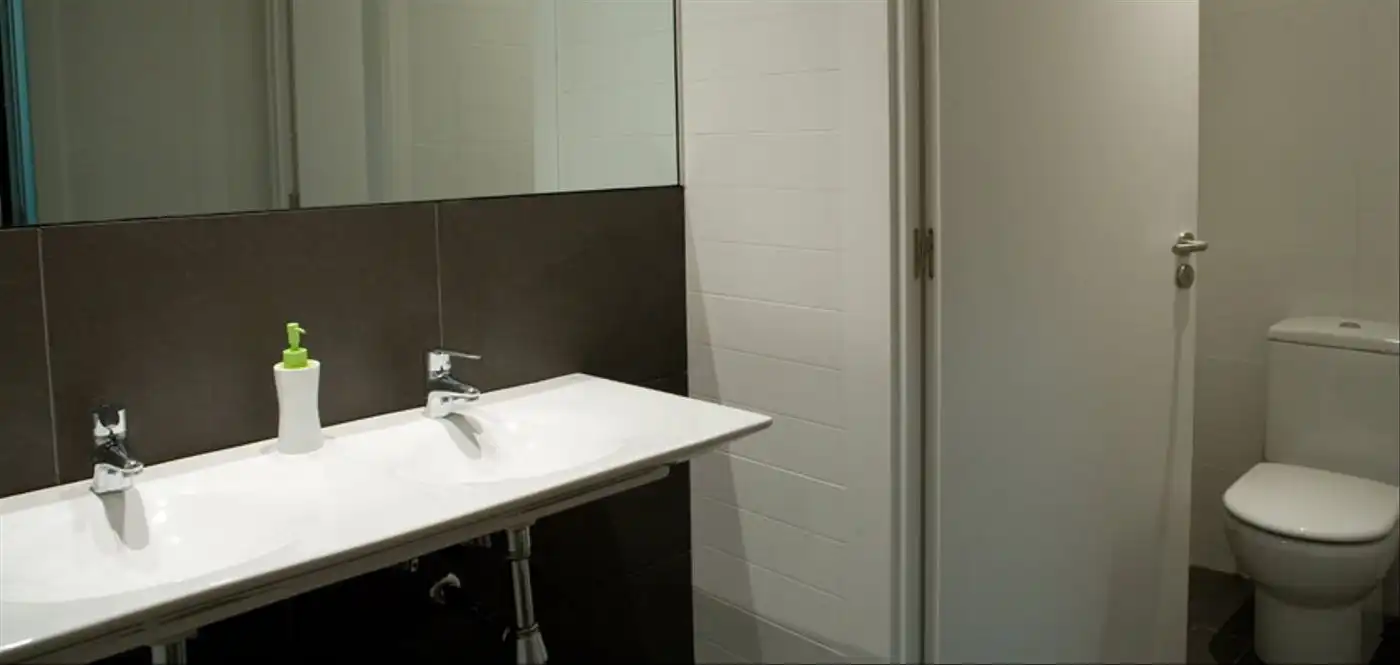 Baño de Oficina de alquiler en Barcelona con Aire acondicionado