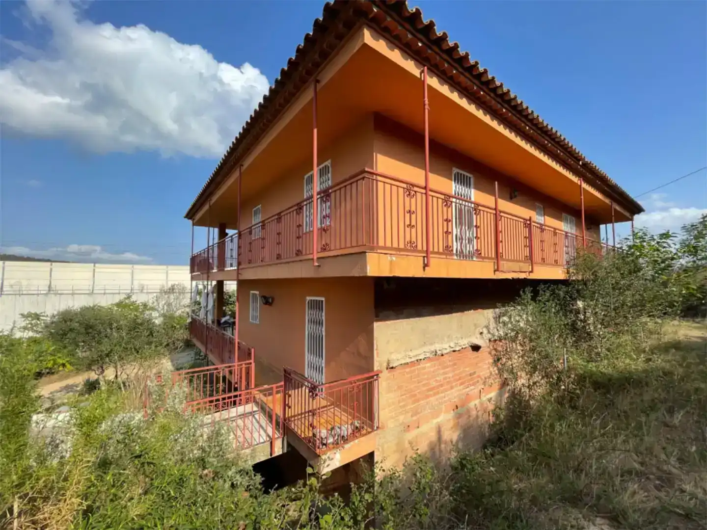 Vista exterior de Finca rústica en venda en Biure amb Jardí privat, Traster i Piscina