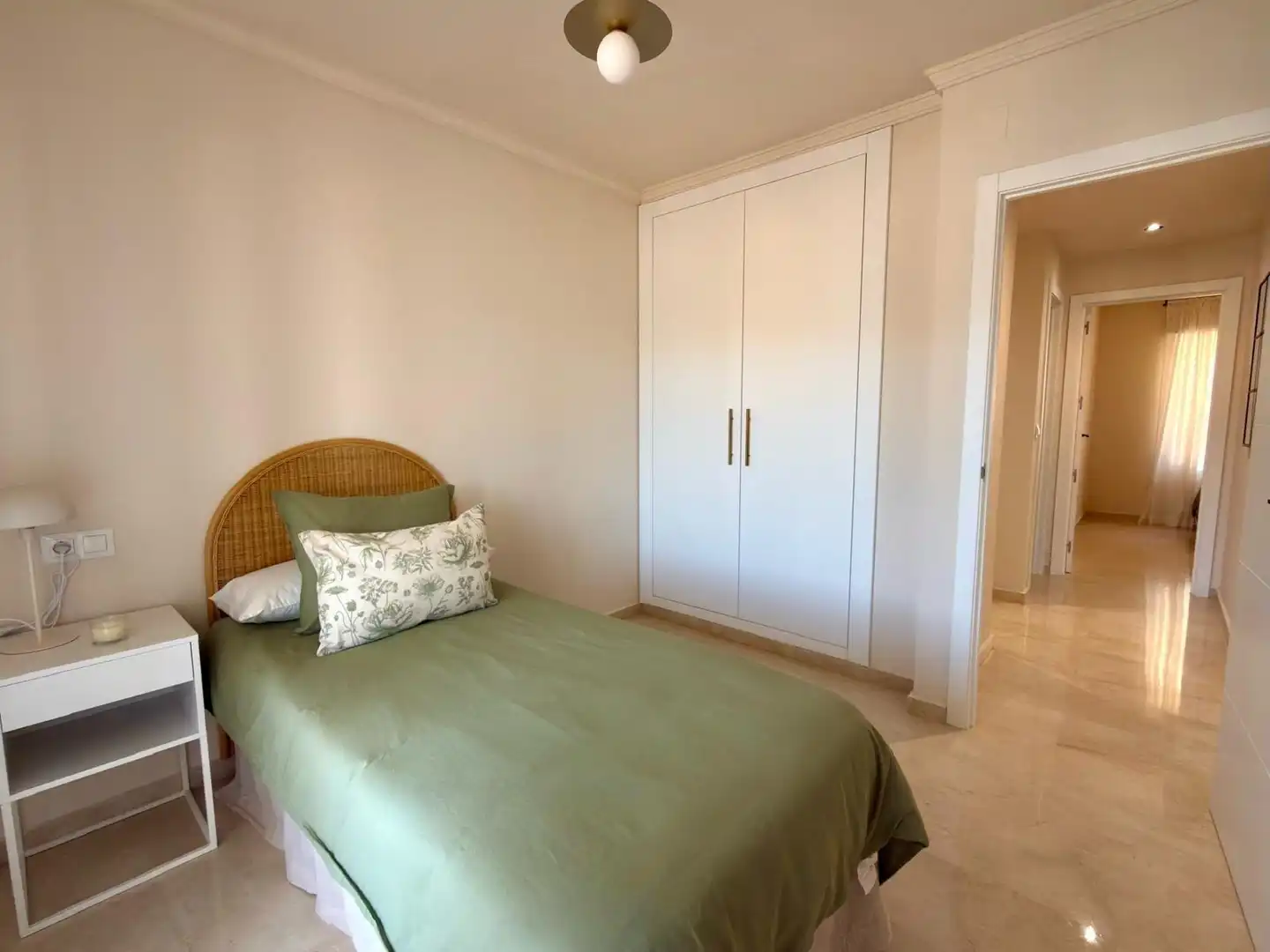 Schlafzimmer von Erdgeschoss zum Verkauf in Rincón de la Victoria mit Klimaanlage, Privatgarten und Terrasse