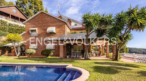 Casa Independiente de gran tamaño en Vallirana  4 Hab  Buhardilla  Garaje 5 Plazas