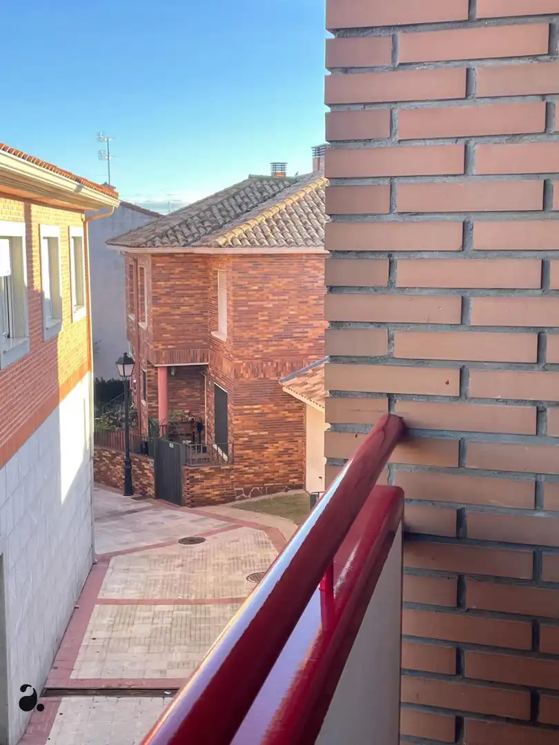 Vista exterior de Piso en venta en Navalagamella con Calefacción, Terraza y Amueblado