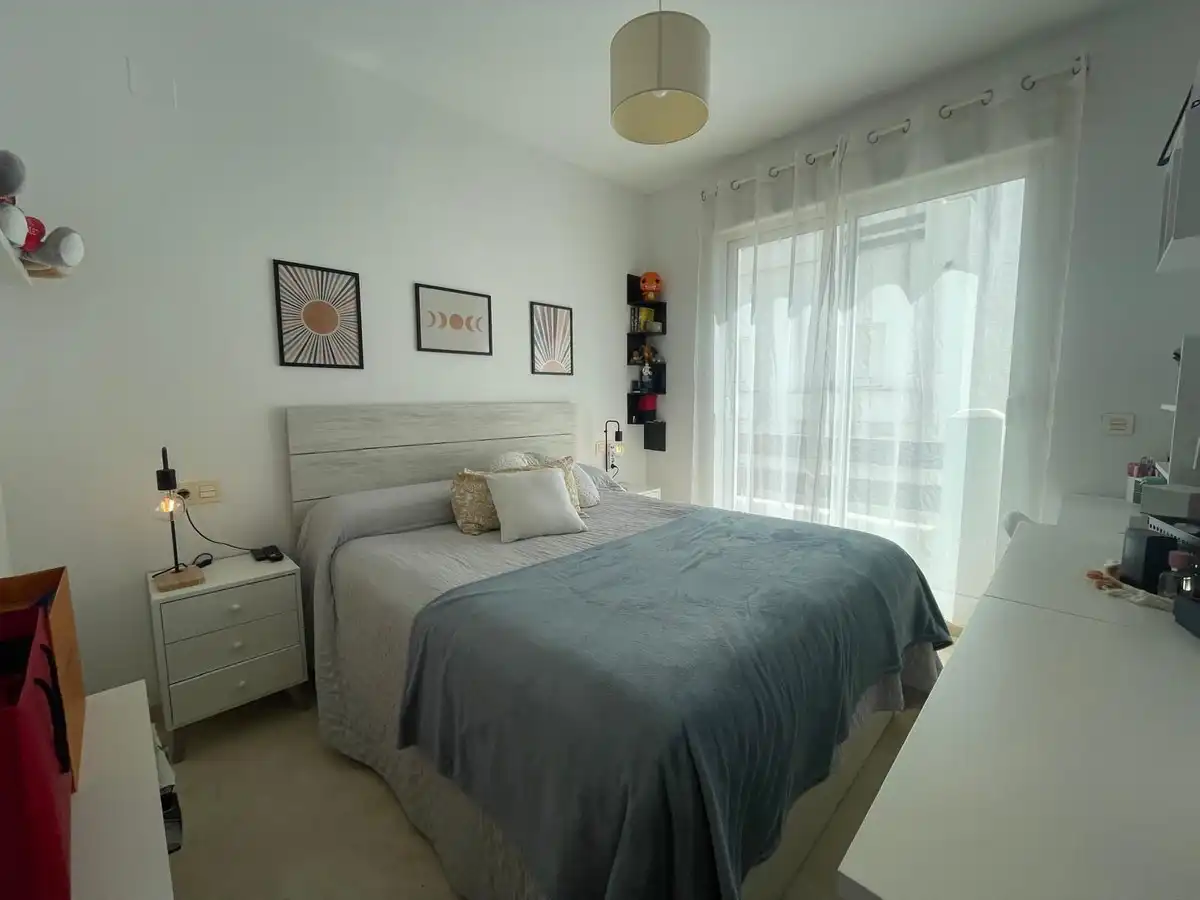 Dormitori de Dúplex en venda en Estepona amb Aire condicionat, Jardí privat i Terrassa