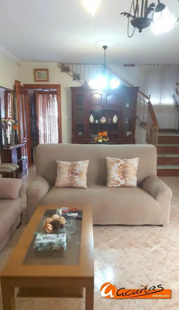 Sala d'estar de Casa adosada en venda en Villanueva de Algaidas amb Terrassa i Traster