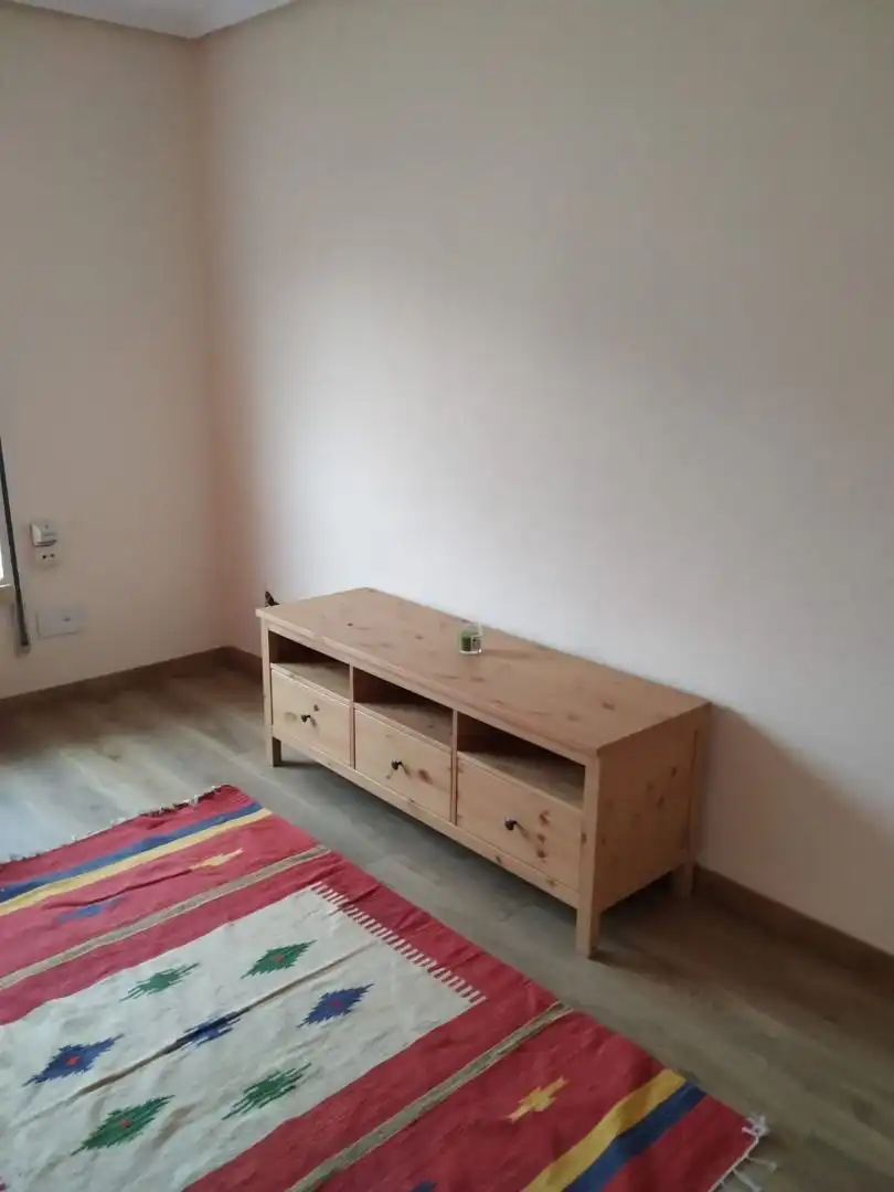 Wohnzimmer von Wohnung zur Miete in Avilés mit Heizung, Parkett und Abstellraum