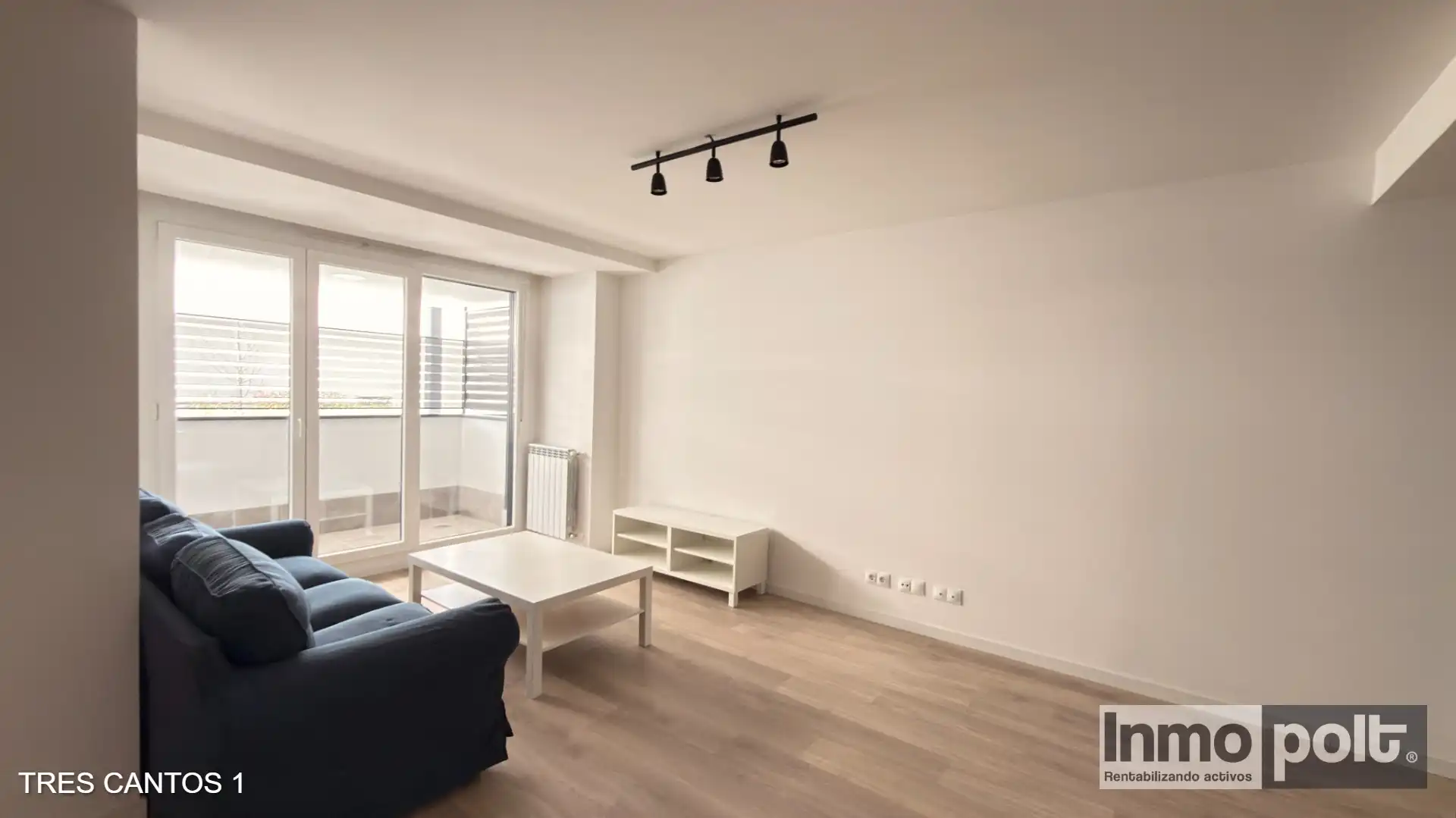 Living room of Flat for rent in Tres Cantos  with Air Conditioner, Furnished and Oven