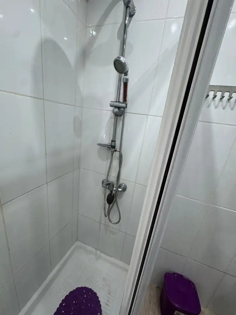 Badezimmer von Wohnung zum Verkauf in  Palma de Mallorca mit Klimaanlage, Fernseher und Balkon