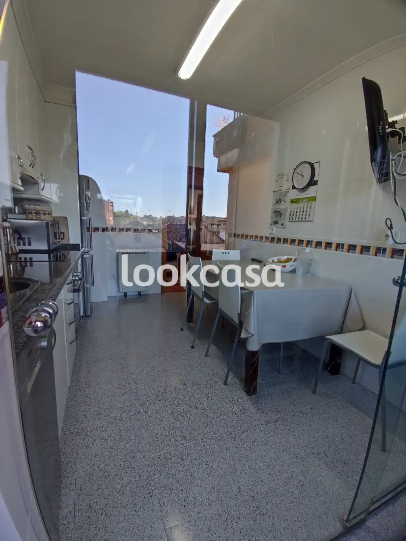 Cuina de Pis en venda en Sanxenxo amb Calefacció, Jardí privat i Parquet