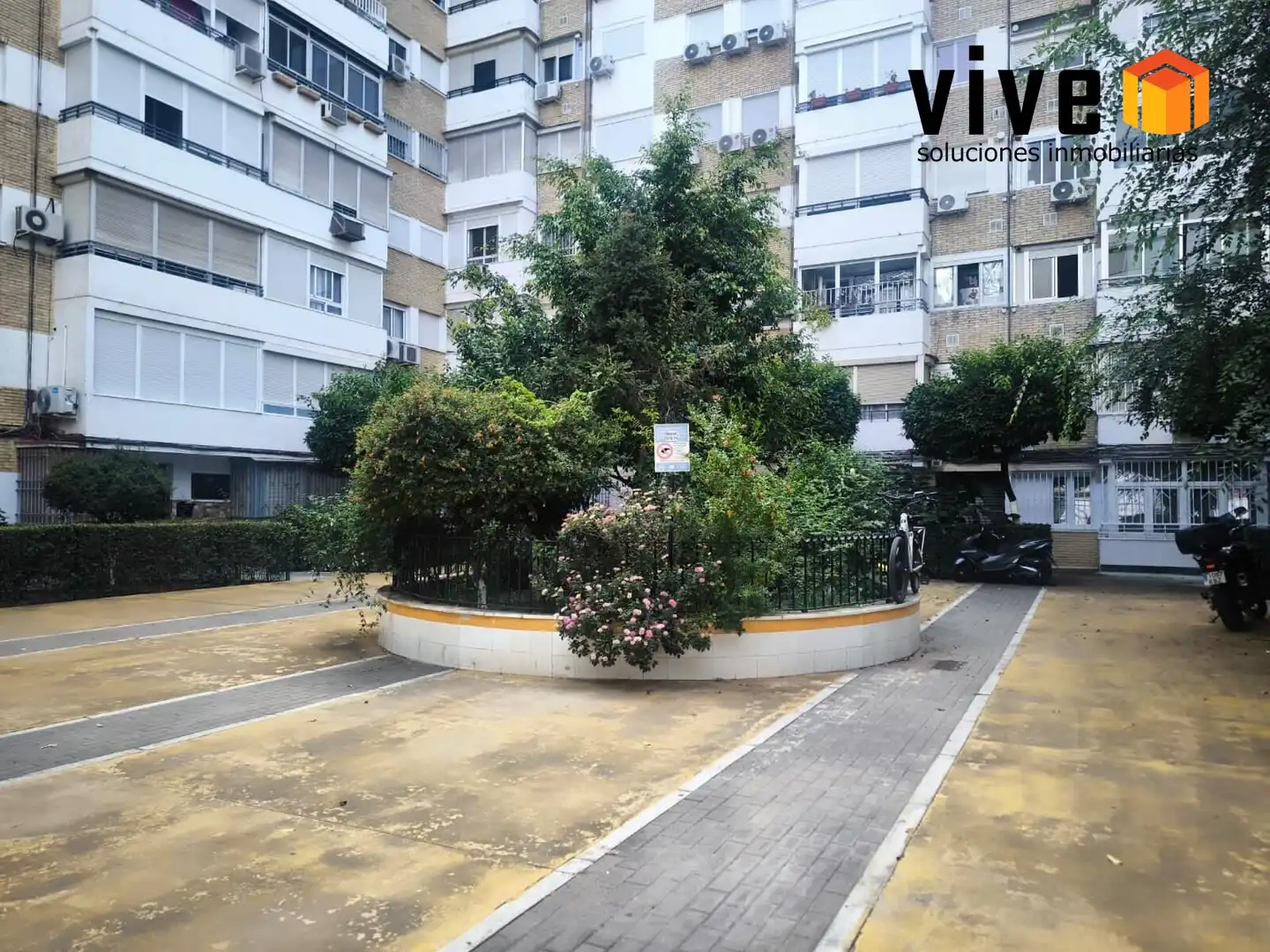 Parking de Piso en venta en Sevilla con Aire acondicionado, Terraza y Amueblado