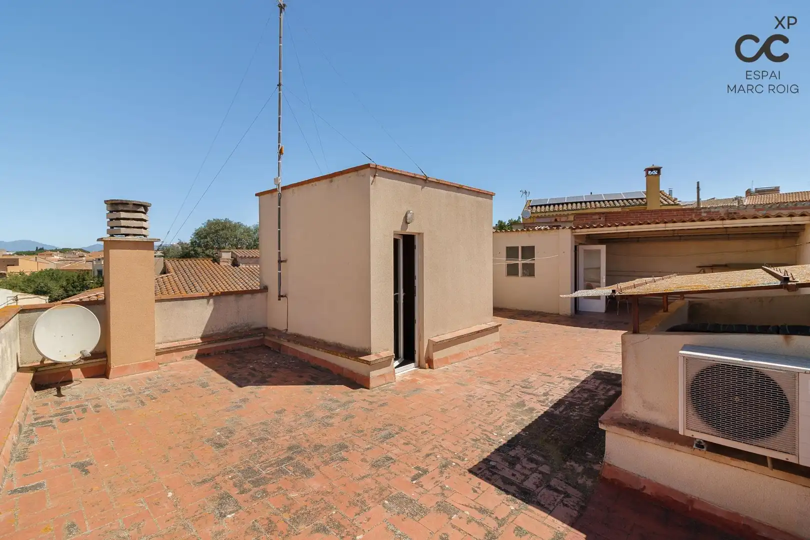 Vista exterior de Finca rústica en venta en Castelló d'Empúries con Aire acondicionado, Calefacción y Jardín privado