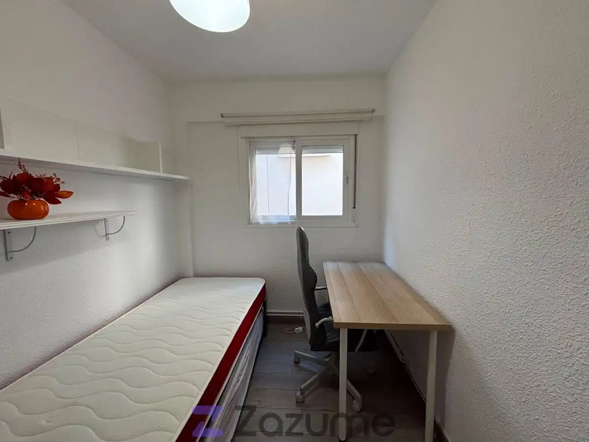 Schlafzimmer von Wohnung zur Miete in Zaragoza mit Heizung, Möbliert und Ofen