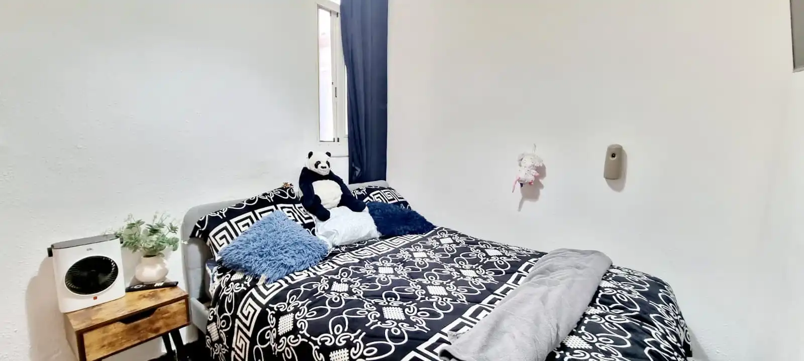 Bedroom of Flat for sale in L'Hospitalet de Llobregat  with Air Conditioner and Furnished