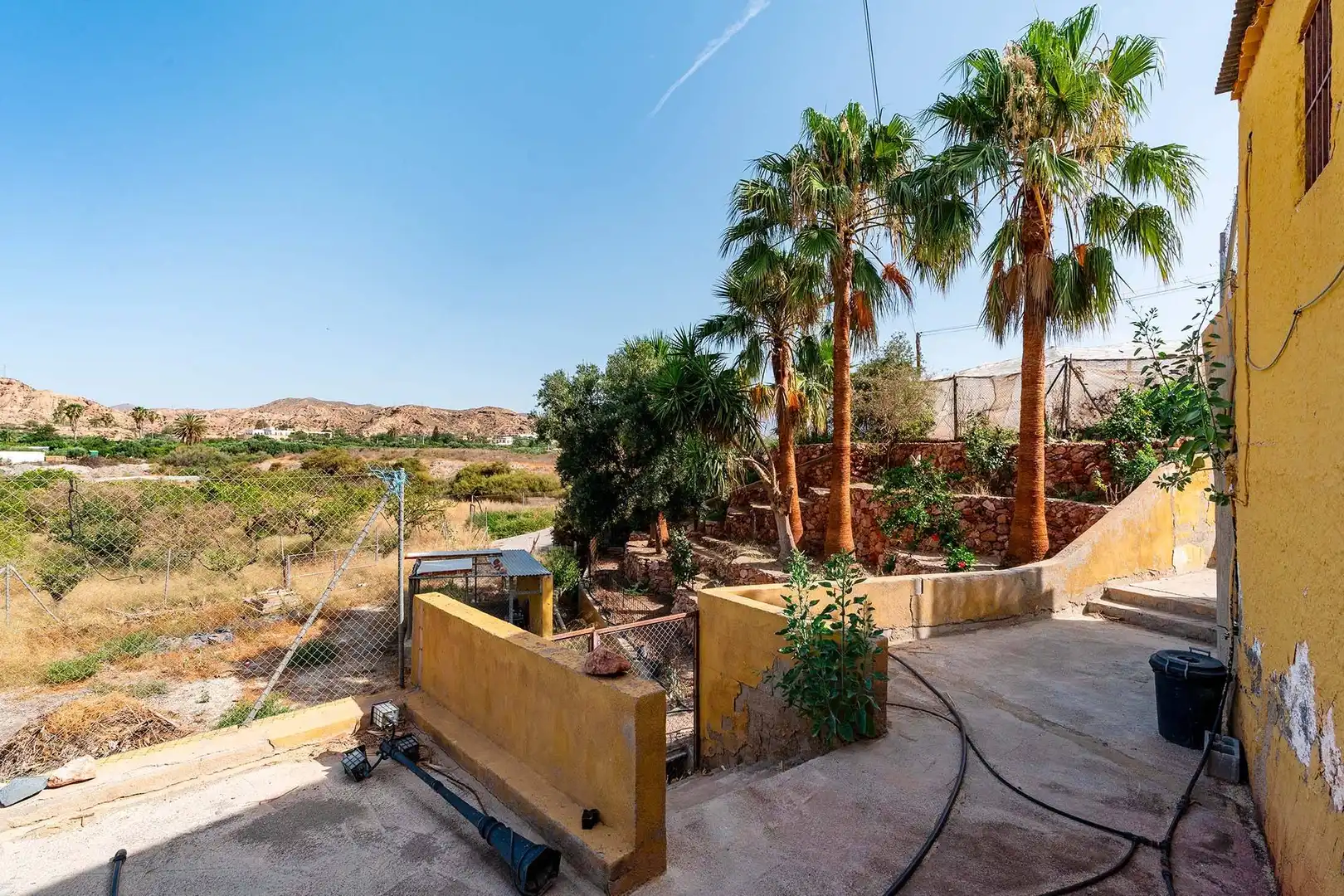 Vista exterior de Finca rústica en venda en Rioja amb Jardí privat
