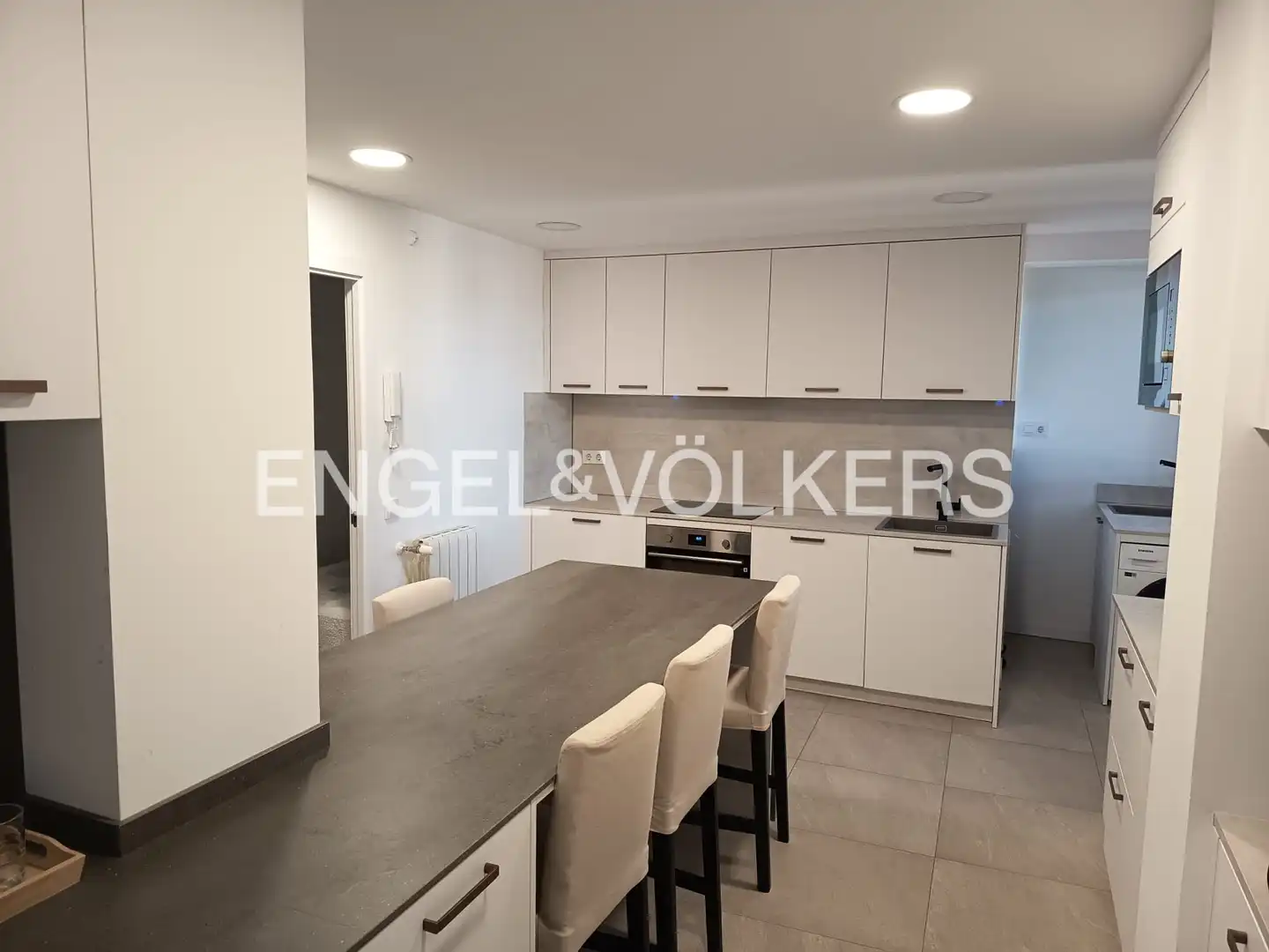 Kitchen of Flat for rent in Madrid  with Air Conditioner, Heating and Parquet flooring