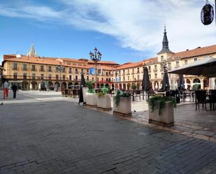 Exterior view of Building for sale in León Capital 