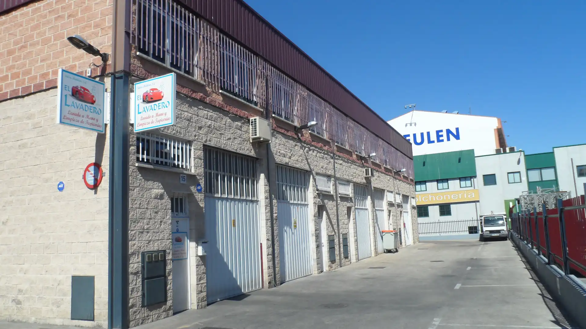 Exterior view of Industrial buildings for rent in Madrid