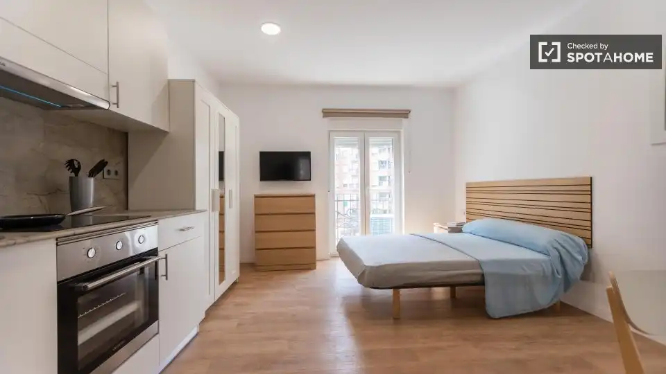 Habitación de Piso de alquiler en Valencia con Aire acondicionado, Calefacción y Amueblado