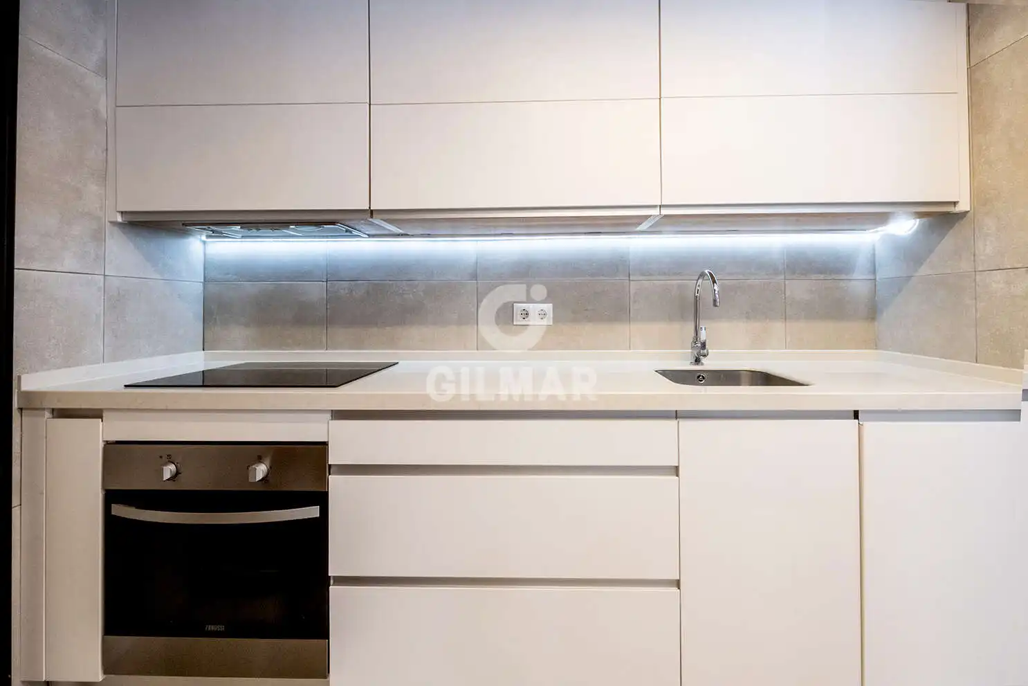 Kitchen of Flat for sale in Sevilla  with Heating, Swimming Pool and Furnished