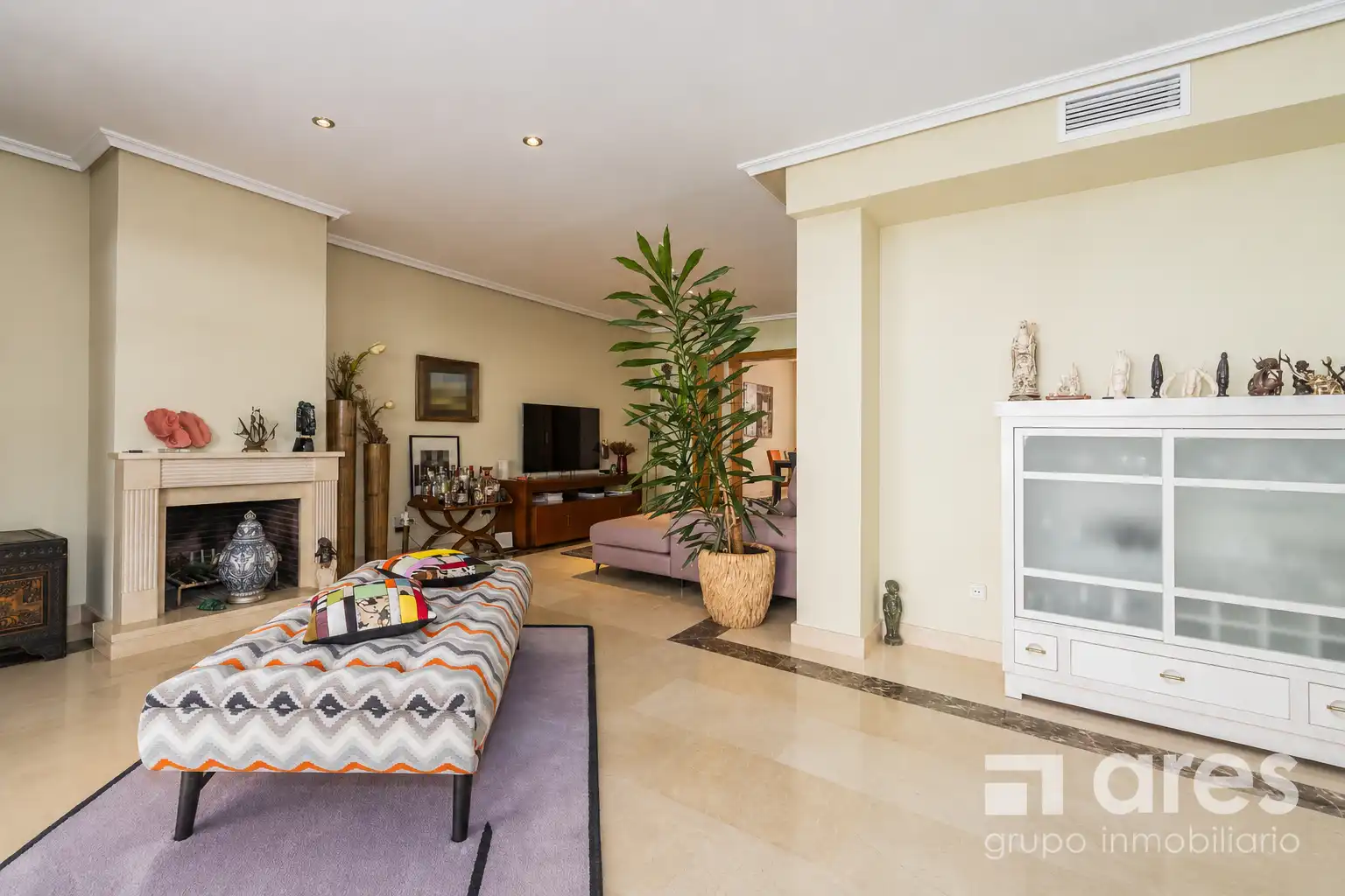 Sala d'estar de Casa o xalet en venda en Las Rozas de Madrid amb Aire condicionat, Calefacció i Jardí privat