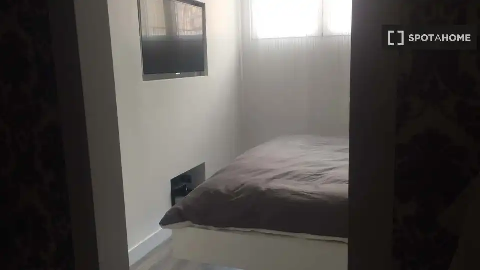 Bedroom of Flat for rent in Madrid  with Air Conditioner, Heating and Furnished