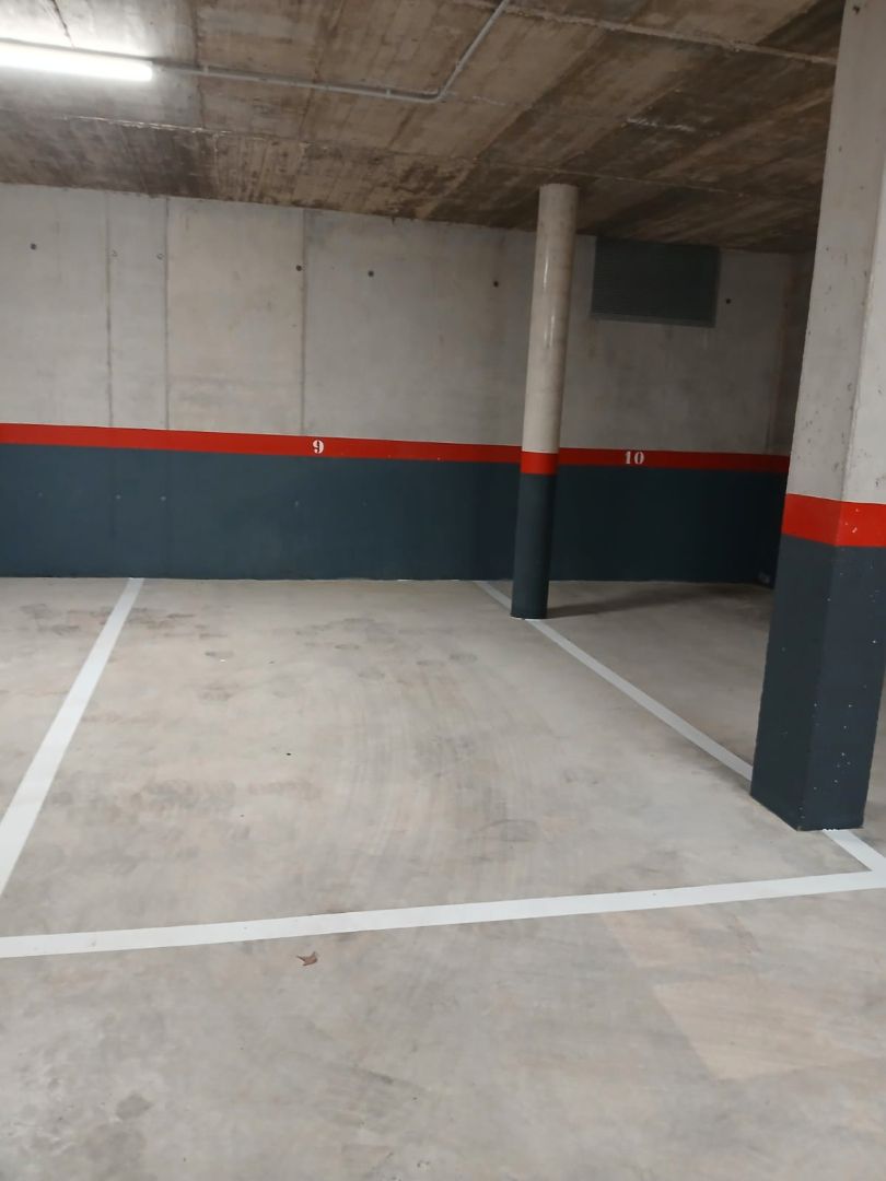 Garage to rent in Carrer Ramon i Cajal, 14