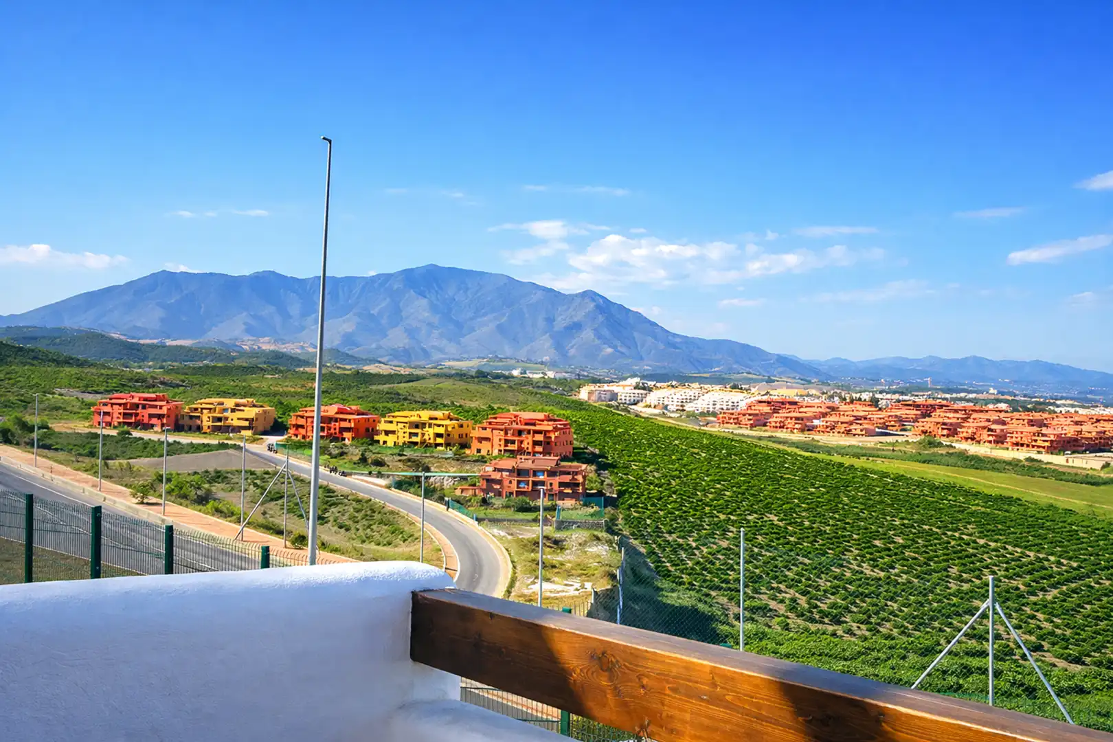 Vista exterior de Apartament en venda en Casares amb Aire condicionat, Terrassa i Piscina