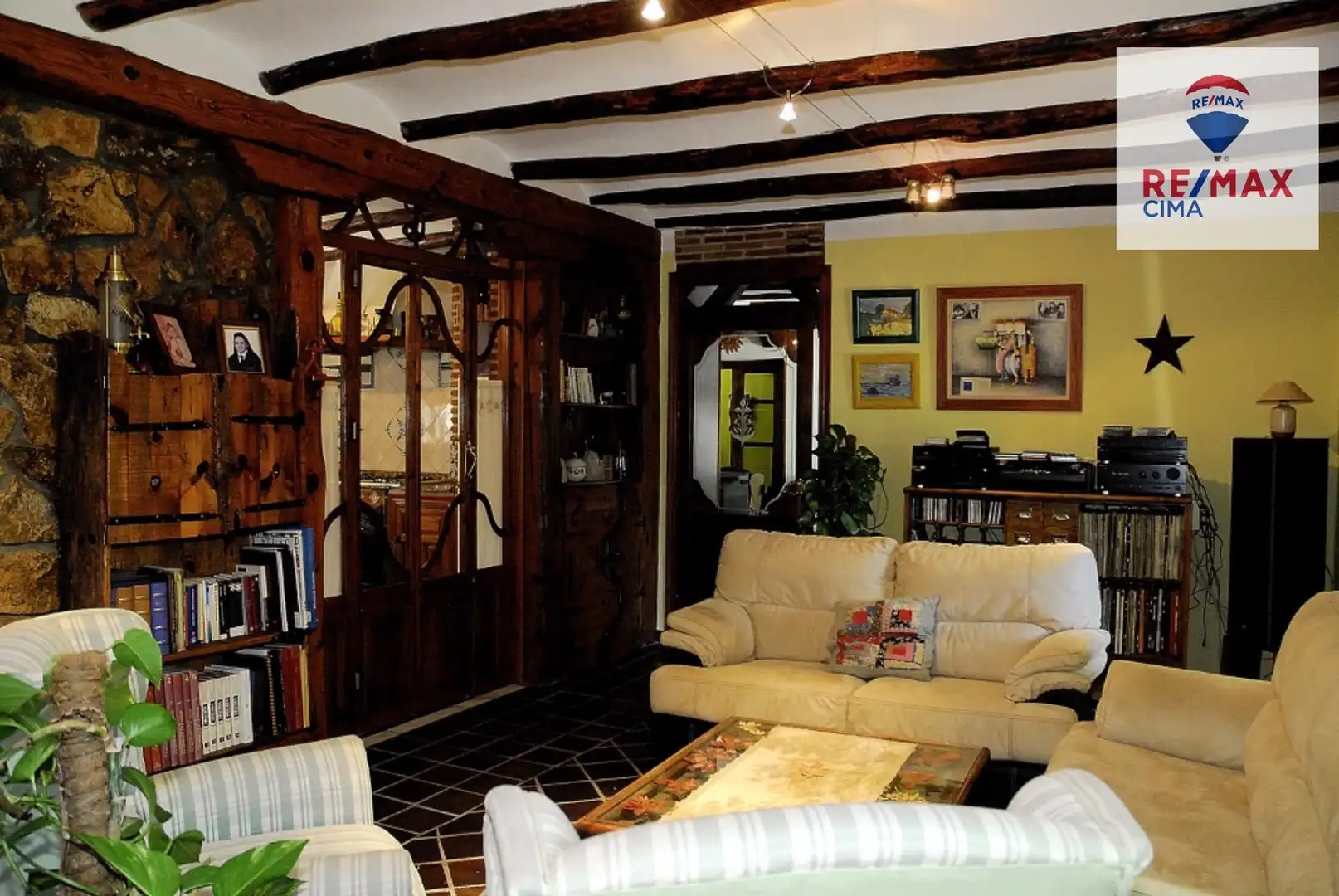 Sala d'estar de Casa o xalet en venda en Baza amb Aire condicionat, Calefacció i Jardí privat
