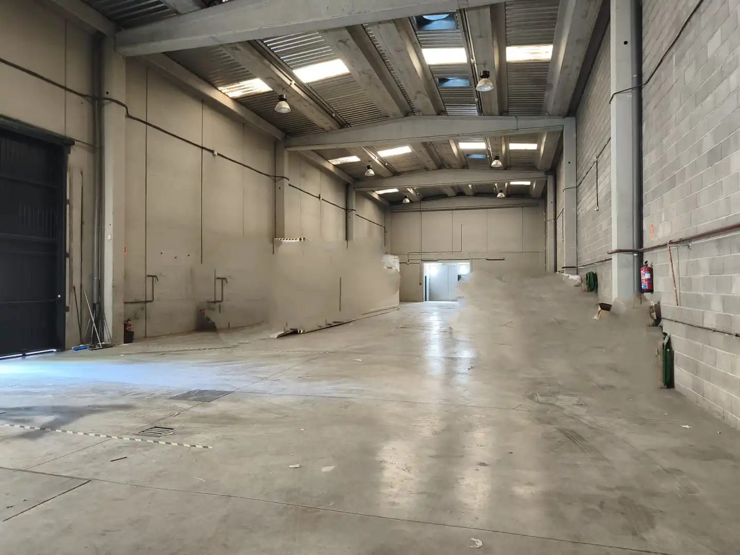 Fabrikhallen zur Miete in Rivas Futura