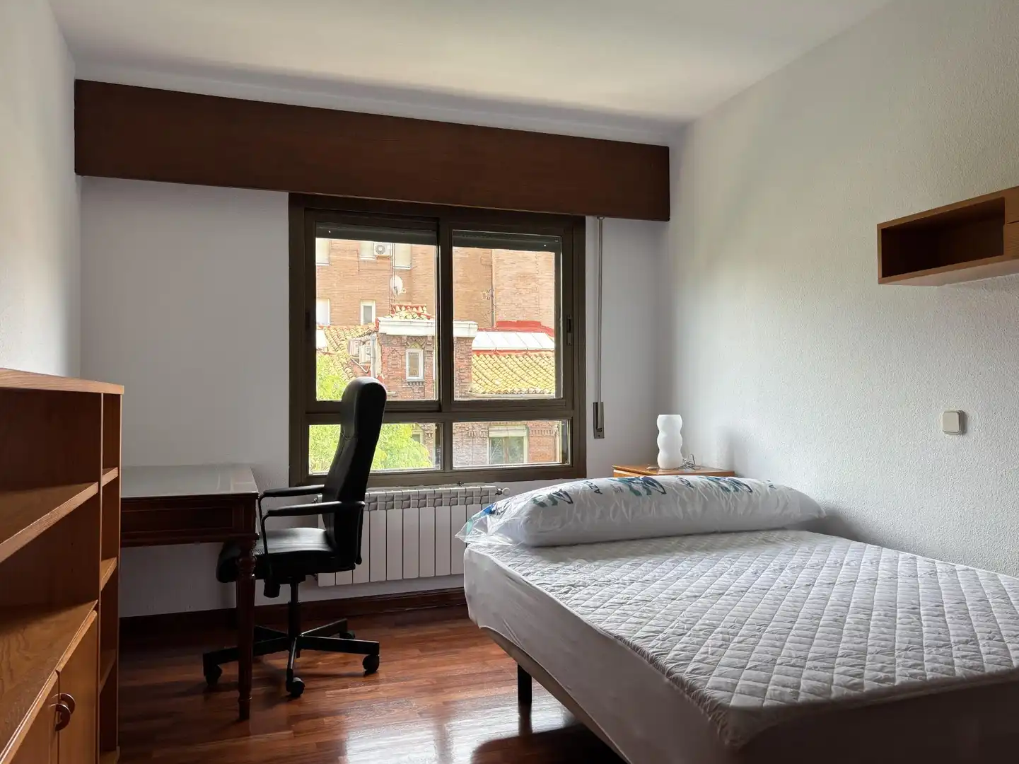 Bedroom of Flat for rent in Madrid  with Air Conditioner, Heating and Parquet flooring