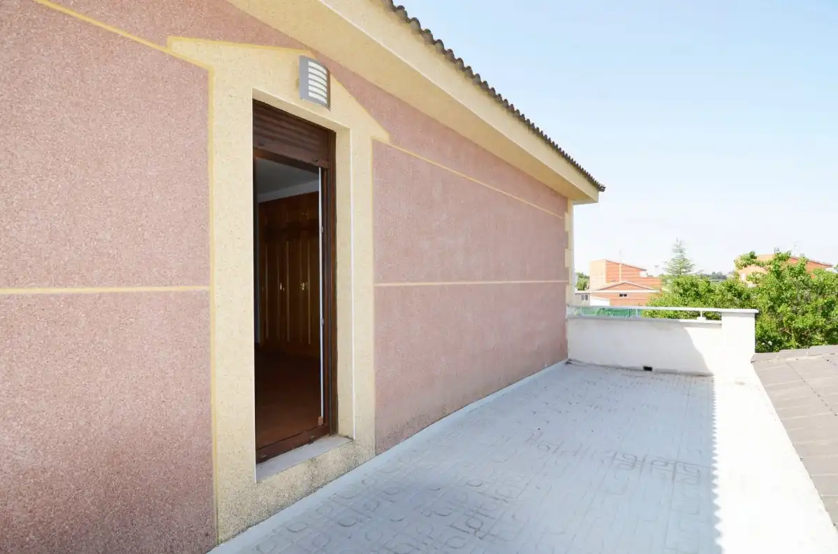 Terrassa de Casa o xalet en venda en Calvarrasa de Abajo amb Terrassa, Piscina i Moblat