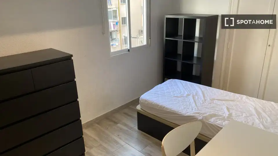 Bedroom of Apartments for share in Valencia  with Air Conditioner, Terrace and Furnished