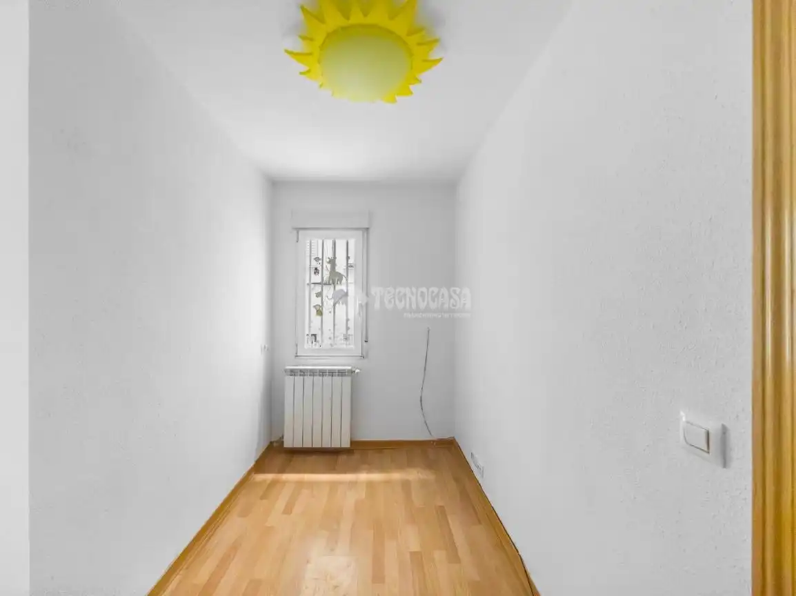 Habitación de Piso en venta en Madrid con Calefacción