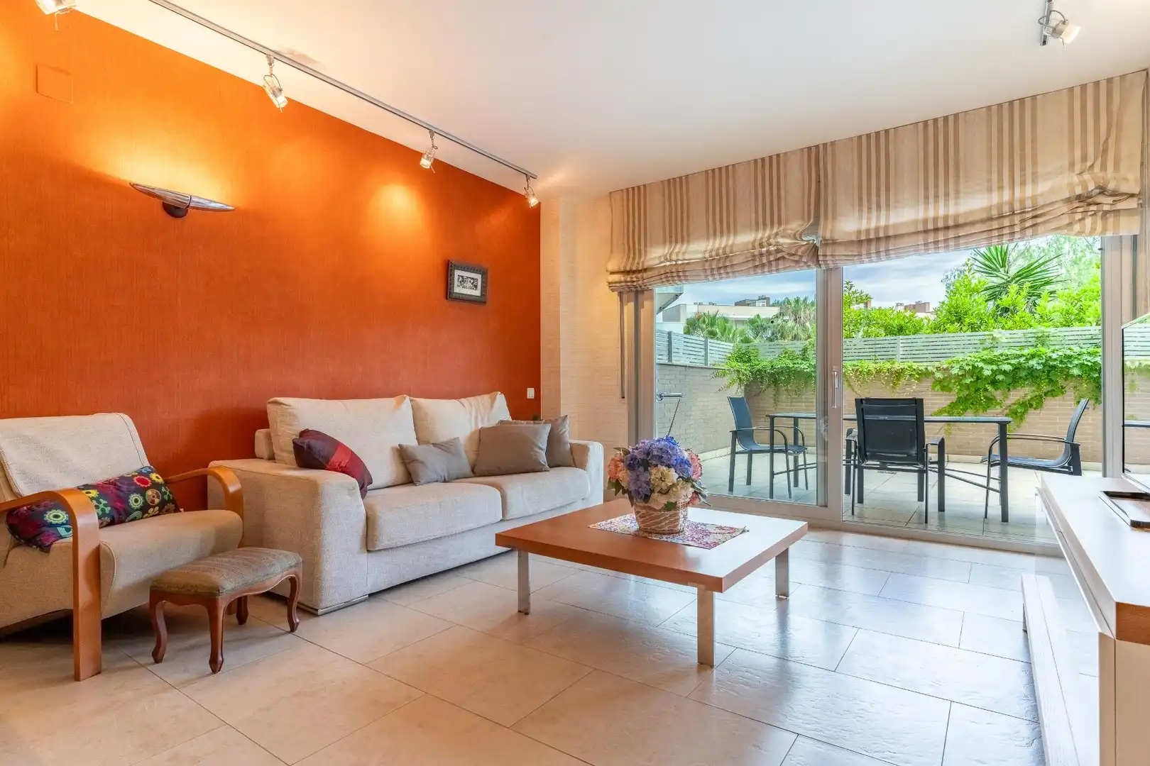 Sala d'estar de Planta baixa en venda en Salou amb Aire condicionat, Calefacció i Jardí privat