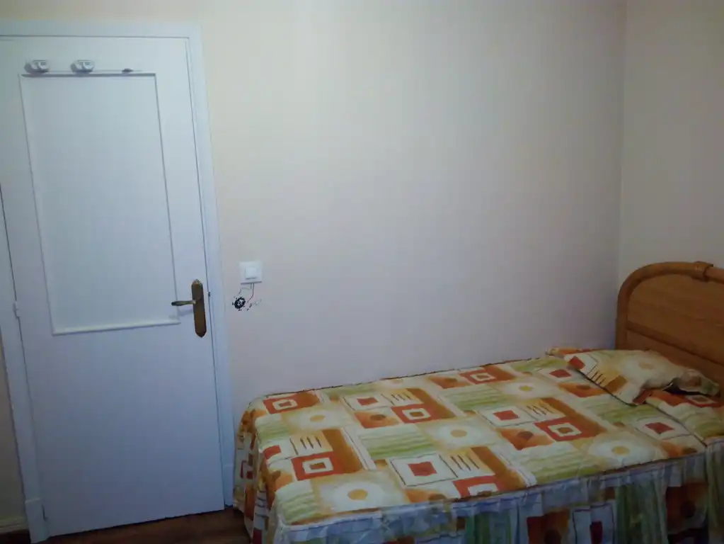 Bedroom of Flat for sale in Santiago de Compostela   with Heating, Storage room and Furnished