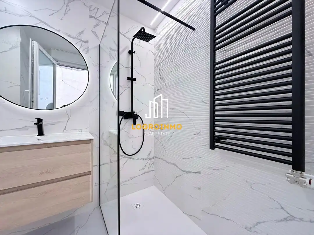 Baño de Piso en venta en  Logroño con Calefacción, Parquet y Balcón