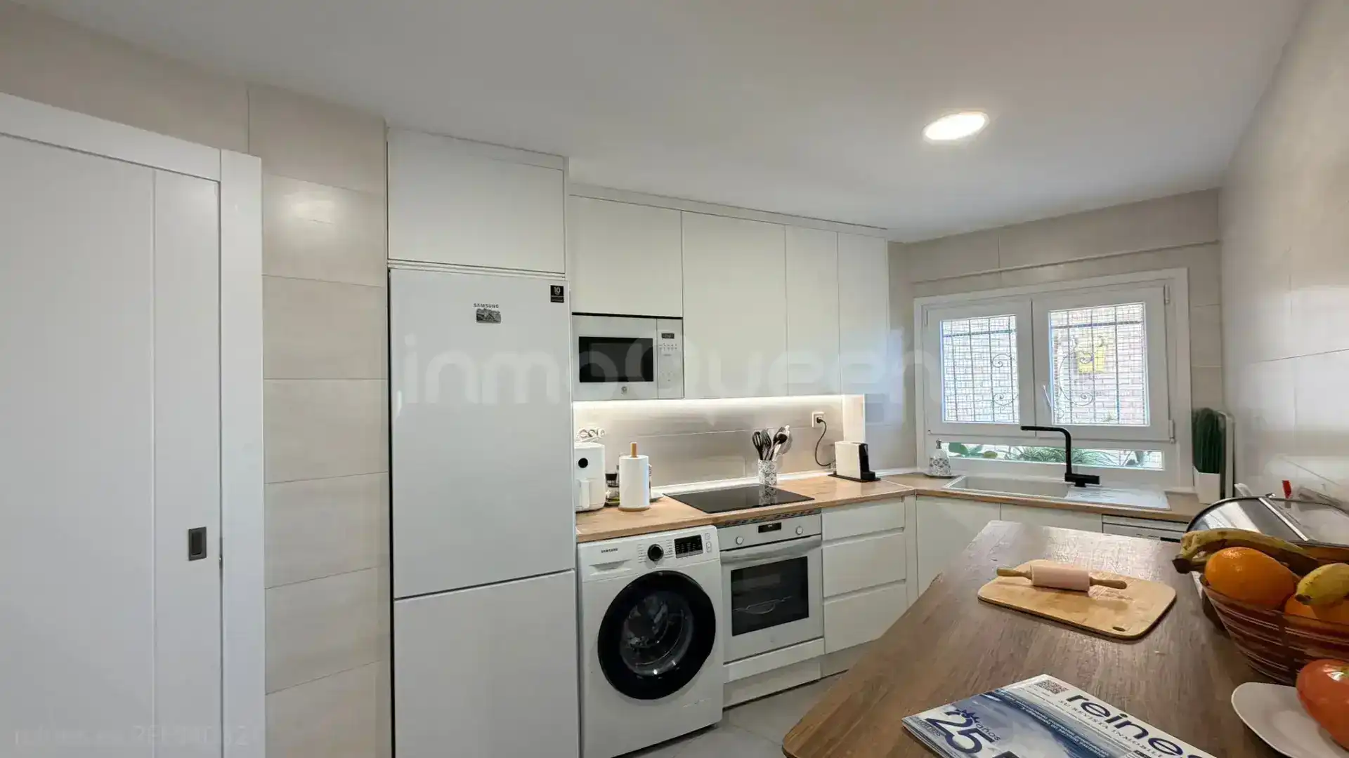 Kitchen of Flat for sale in Zaragoza  with Heating, Terrace and Furnished