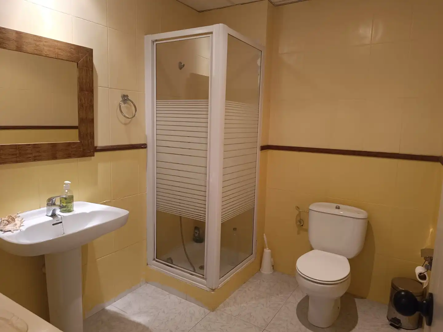 Badezimmer von Geschaftsraum zum Verkauf in Tarragona mit Klimaanlage und Heizung
