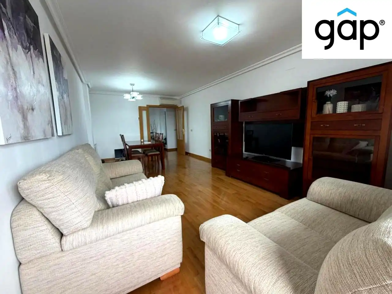 Living room of Flat for rent in Cuenca  with Air Conditioner, Heating and Parquet flooring