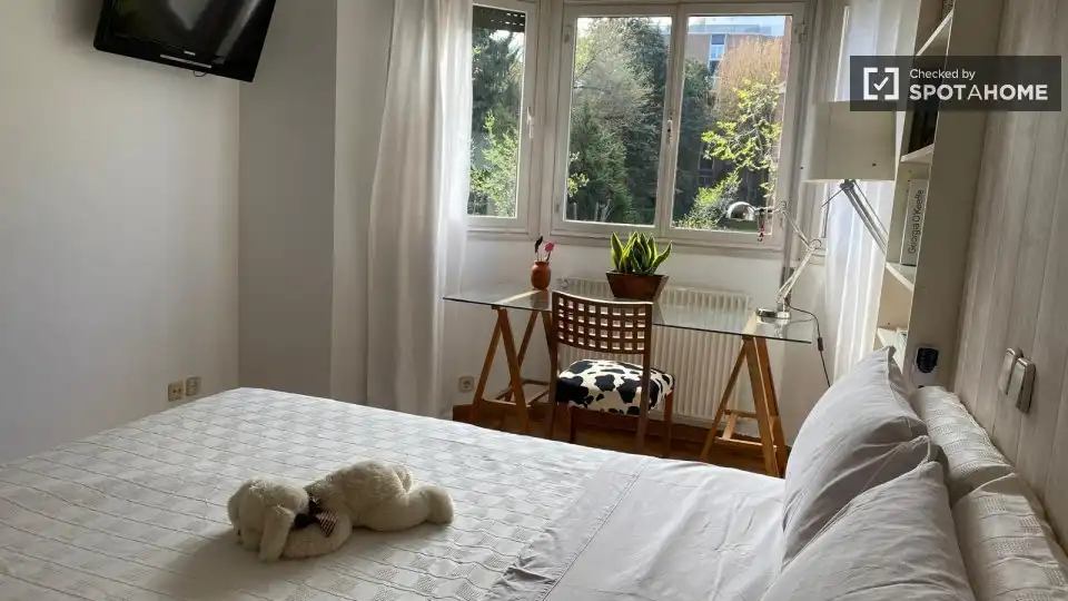 Habitación de Piso de alquiler en Madrid con Aire acondicionado, Calefacción y Amueblado