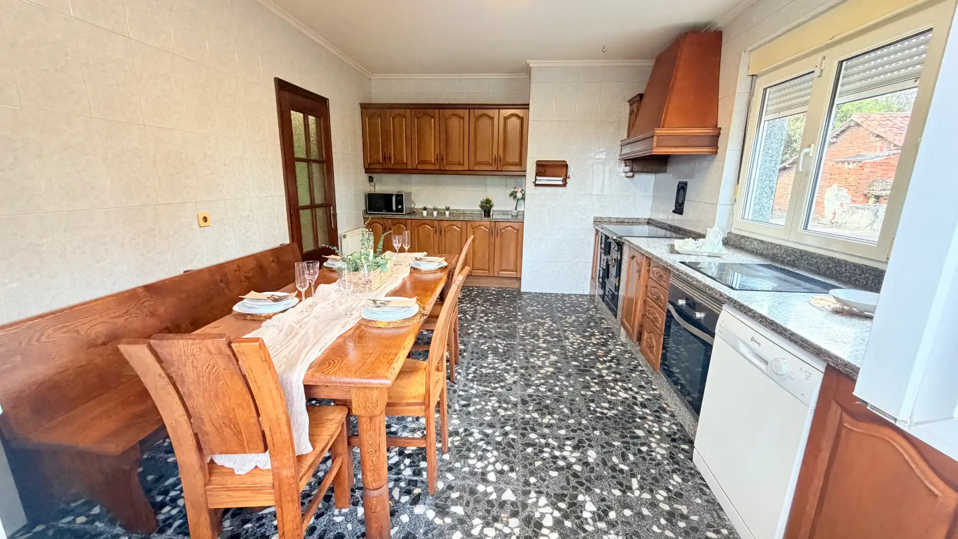Cuina de Casa o xalet en venda en Carreño amb Calefacció, Jardí privat i Terrassa