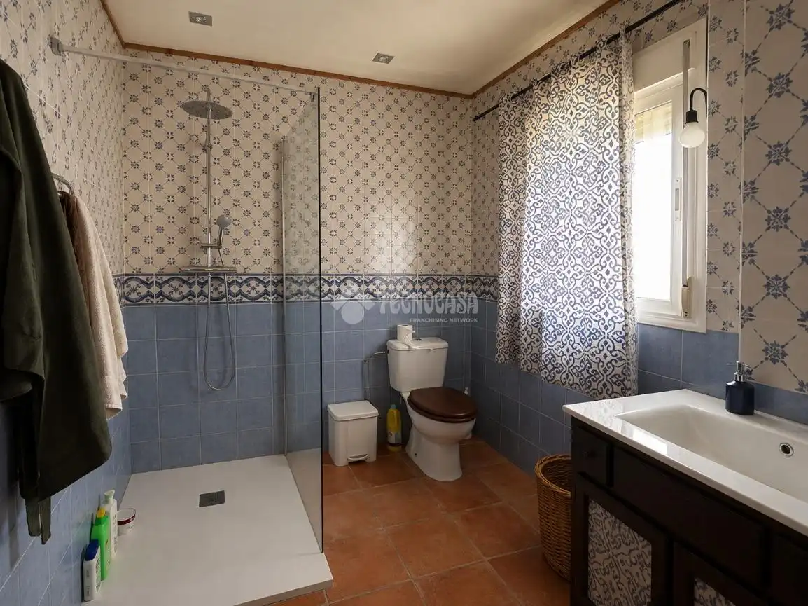 Bathroom of Country homes for sale in Arahal  with Air Conditioner, Heating and Private garden