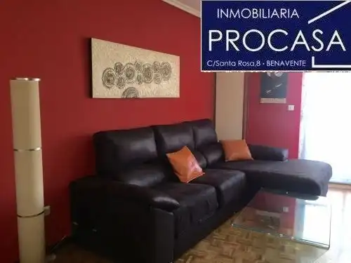 Sala de estar de Piso en venta en Benavente con Calefacción, Terraza y Amueblado
