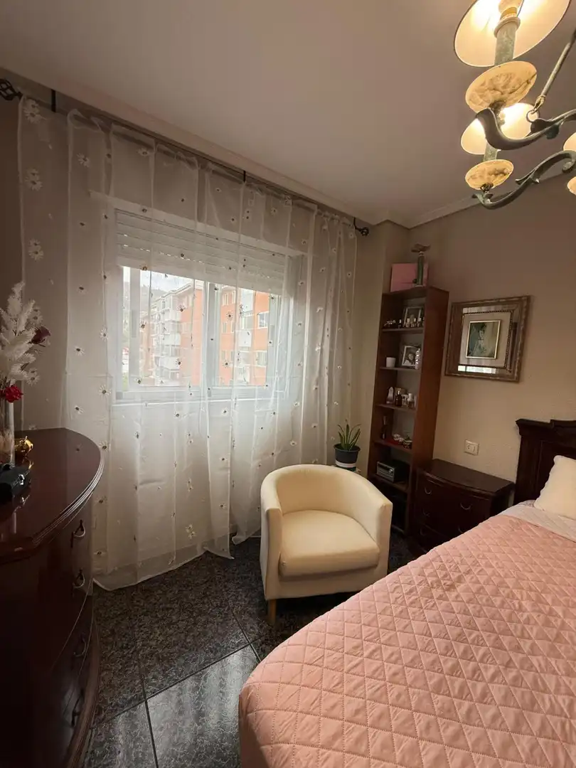 Bedroom of Flat for sale in Teis