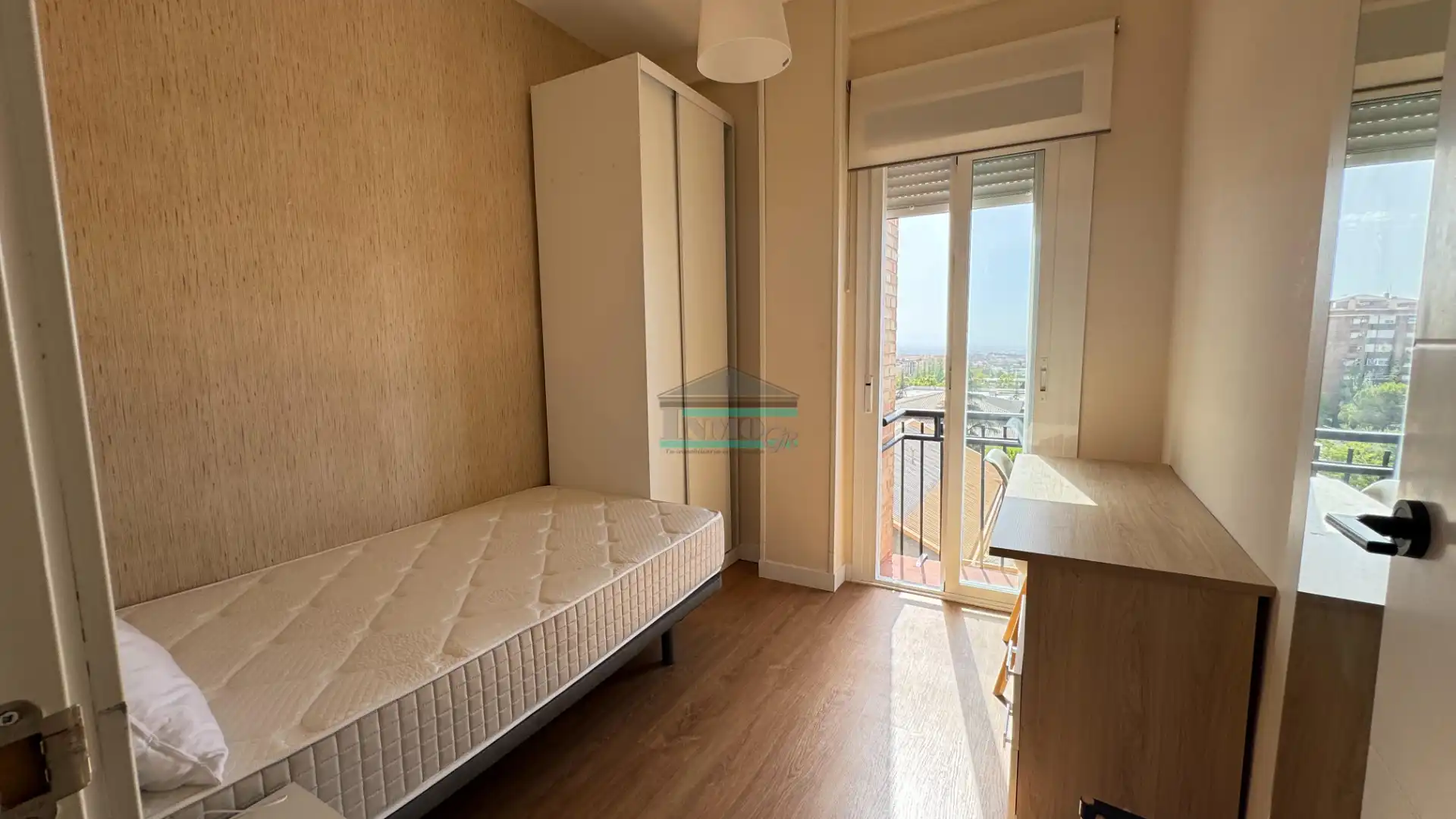 Bedroom of Flat for rent in Granada  with Air Conditioner, Heating and Terrace