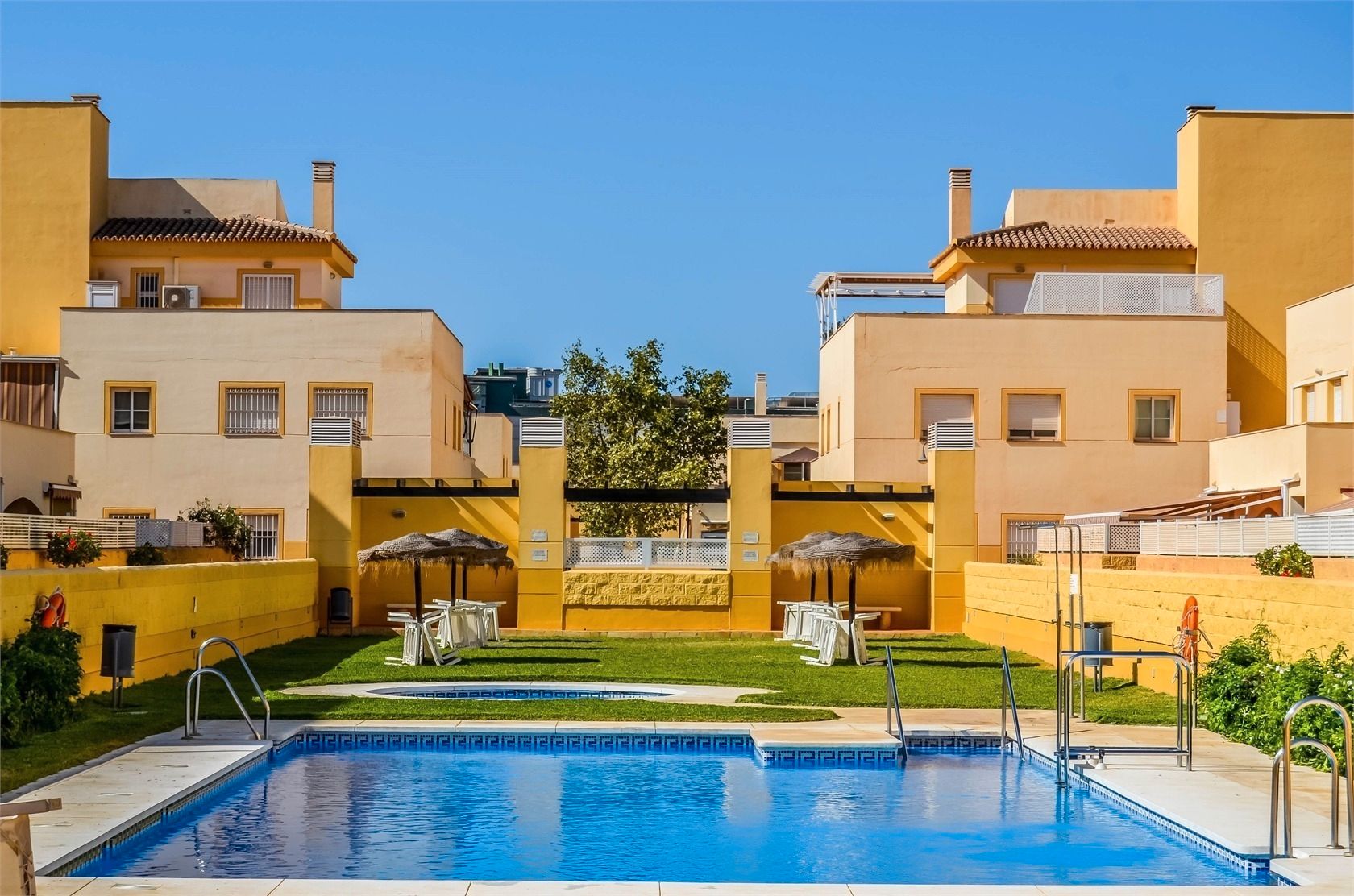 Piscina de Dúplex en venda en Vélez-Málaga amb Aire condicionat, Terrassa i Traster