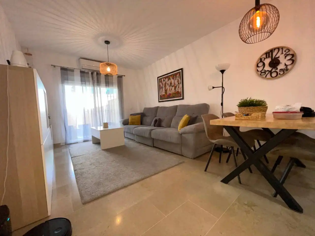 Sala de estar de Piso de alquiler en Estepona con Aire acondicionado, Calefacción y Terraza