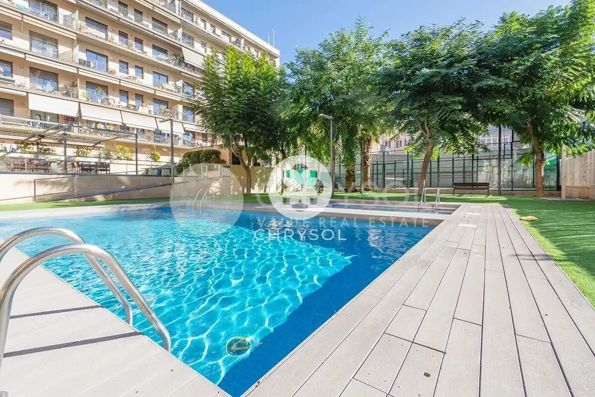 Piscina de Piso en venta en Barcelona con Aire acondicionado, Calefacción y Jardín privado