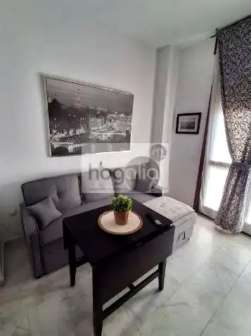Sala de estar de Estudio de alquiler en Sevilla con Aire acondicionado, Terraza y Piscina