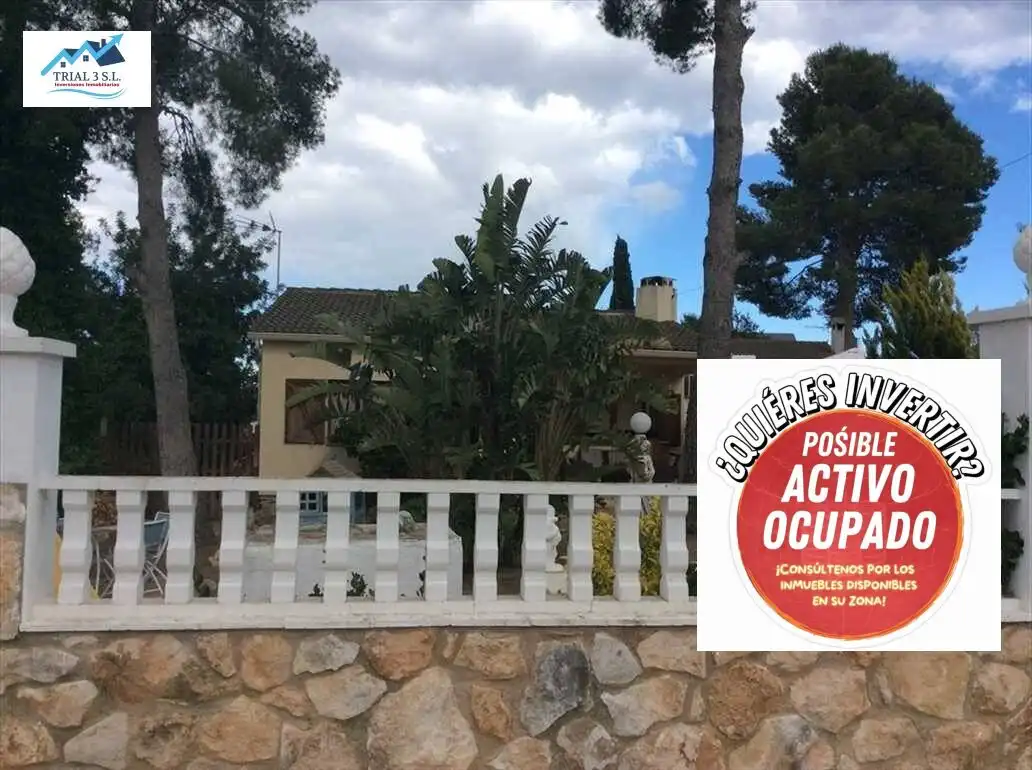 Vista exterior de Casa o chalet en venta en La Bisbal del Penedès con Piscina comunitaria