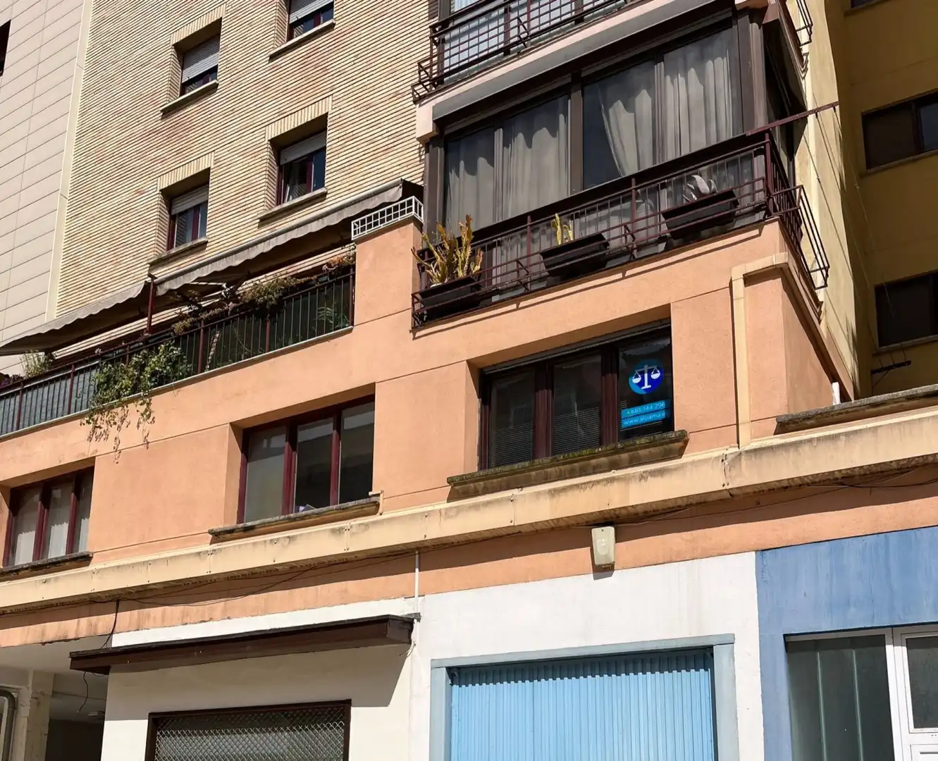 Vista exterior de Oficina en venta en  Pamplona / Iruña