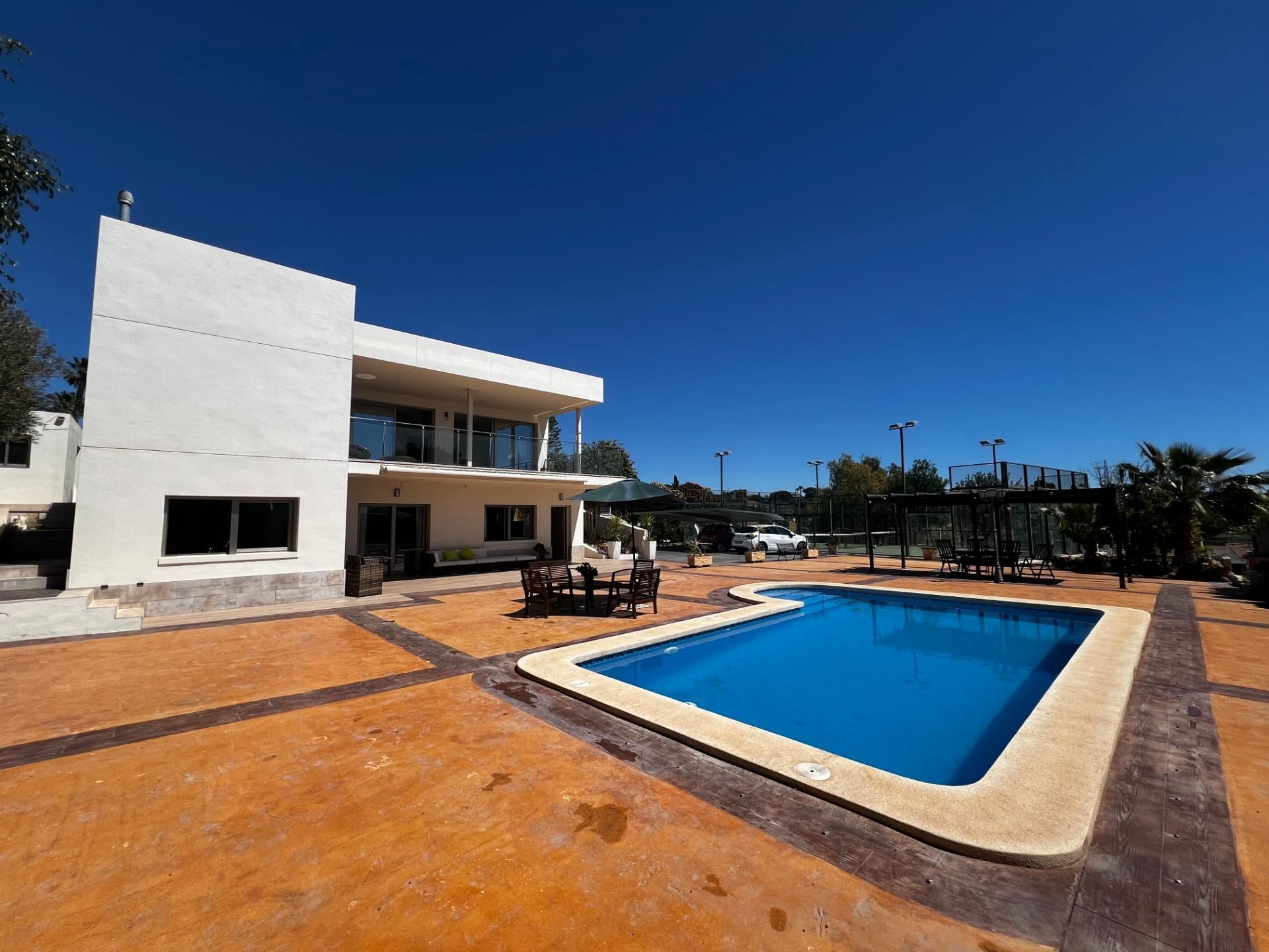 Piscina de Casa o xalet en venda en Elche / Elx amb Aire condicionat, Calefacció i Jardí privat